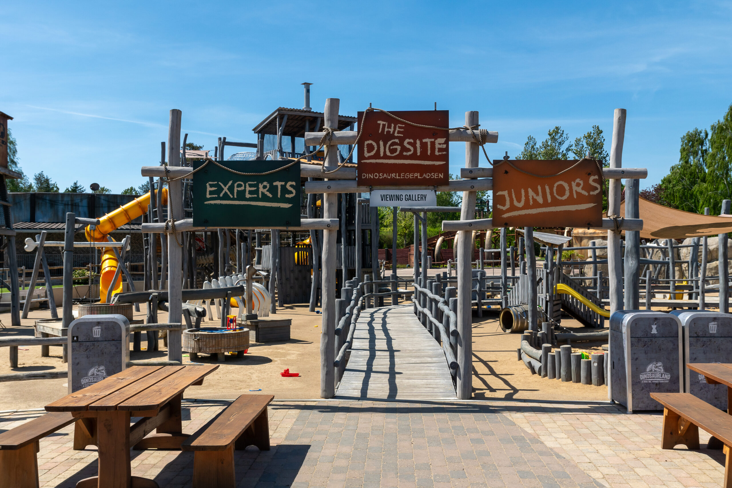 Djurs Sommerland Dinosaurland signage
